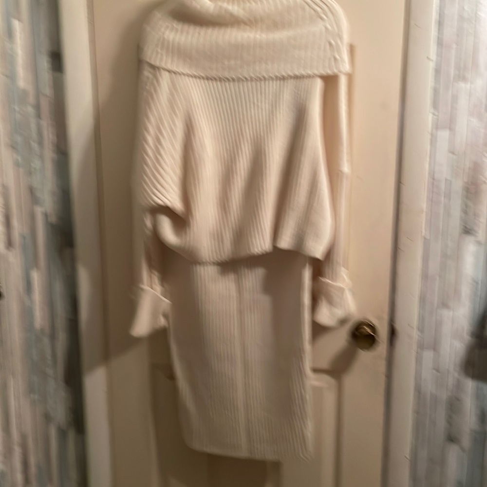 2pc turtleneck cream sweater and skirt, size 1 never worn. Fashion To Figure.